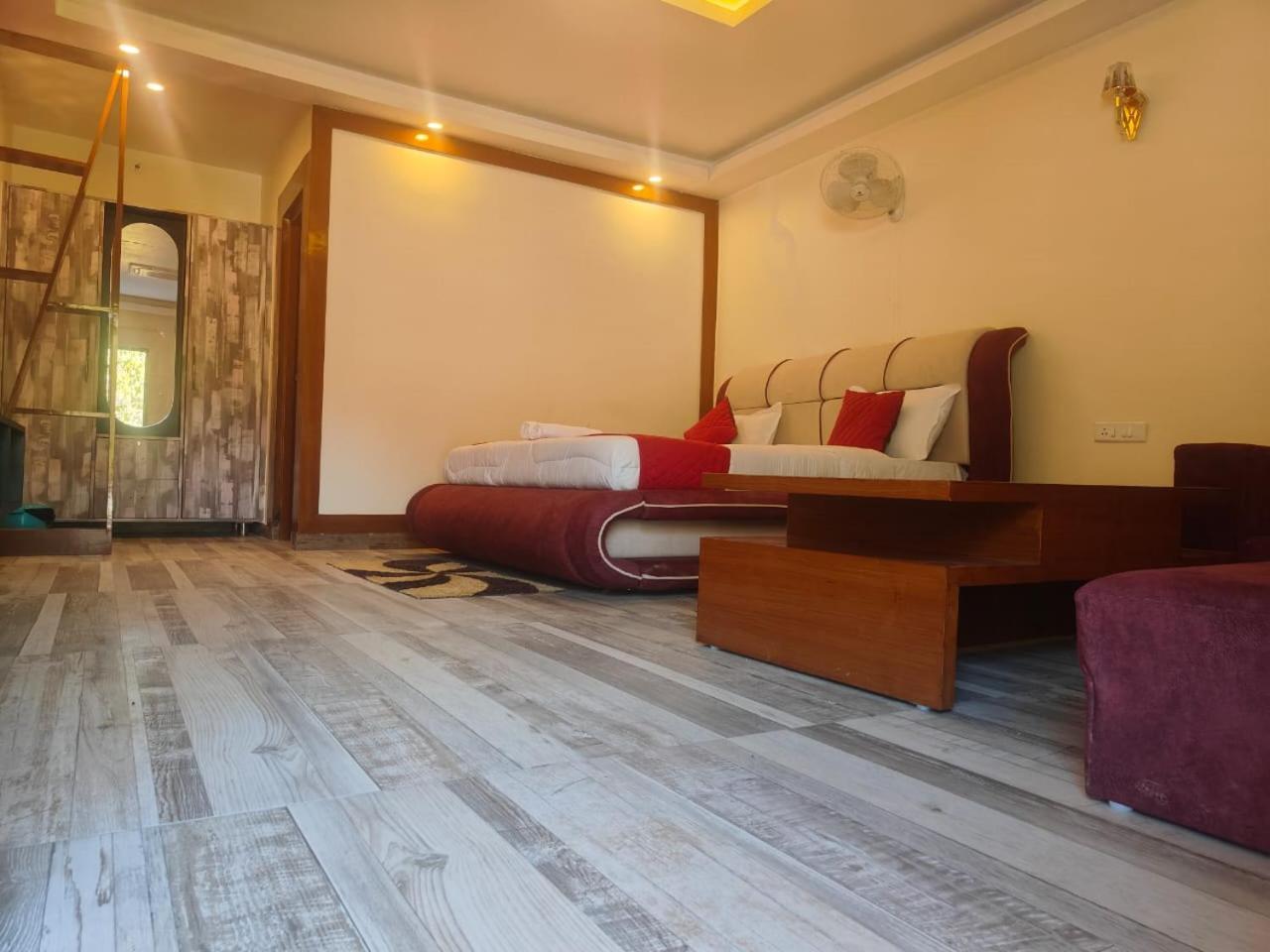 Aroma Resort Rishīkesh Esterno foto